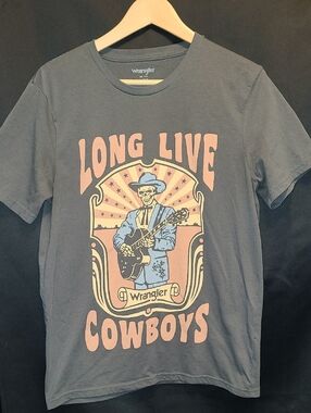 Wrangler Grey Graphic Tee with Pink and Cream Print Size Small Like New.